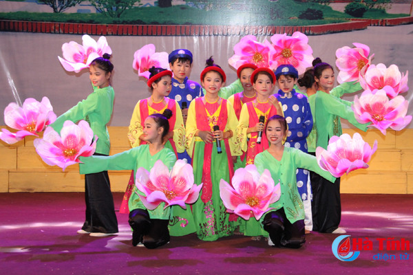 photo dac sac lien hoan tieng hat dan ca hoc duong nghi xuan