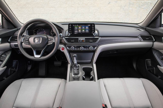 trai nghiem toyota camry 2018 va honda accord 2018