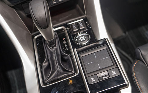 mitsubishi eclipse cross tan binh suv canh tranh toyota c hr