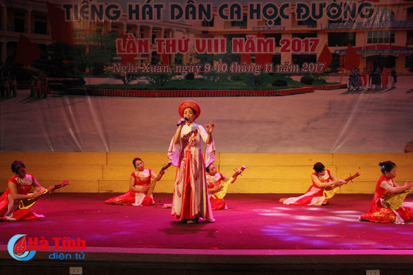 photo dac sac lien hoan tieng hat dan ca hoc duong nghi xuan