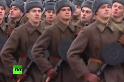 photo nga duyet binh hoanh trang dung dip 100 nam cach mang thang muoi