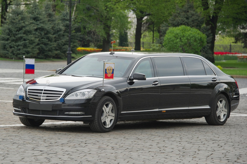 Mercedes S600 Pullman Guard của Tổng thống Putin. Ảnh: Sputnik. loat xe sieu sang cua cac lanh dao nen kinh te apec