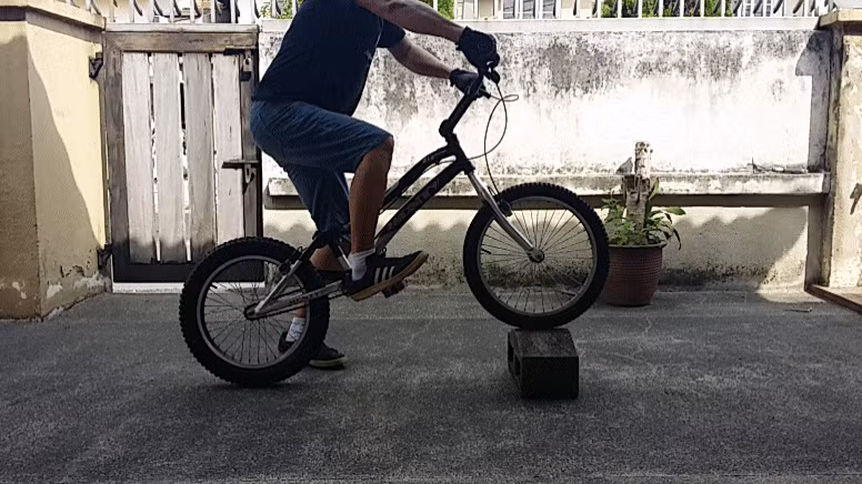 tai sao xe dap 2 banh khi di khong bao gio do con dung 1 cho thi nga song soai