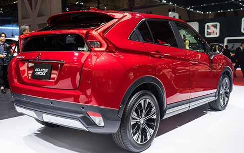 mitsubishi eclipse cross tan binh suv canh tranh toyota c hr