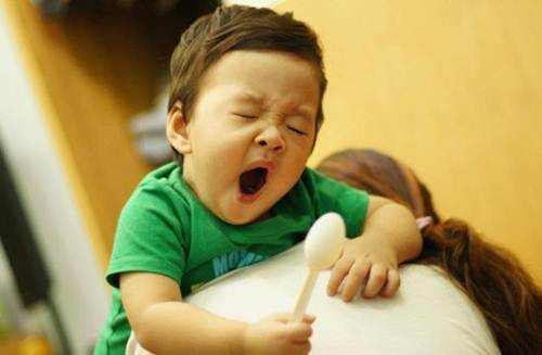 4 thoi quen xau tu nho lam giam tri thong minh cua con khi lon len