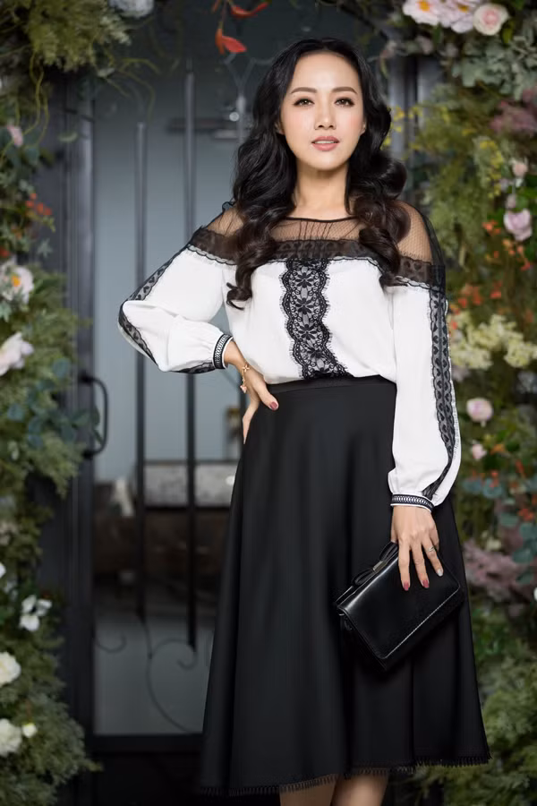 btv hoai anh lam nang tho trong bo suu tap do cong so