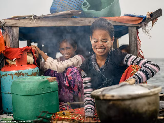 bo toc nguoi ca va cuoc song lenh denh khong quoc tich