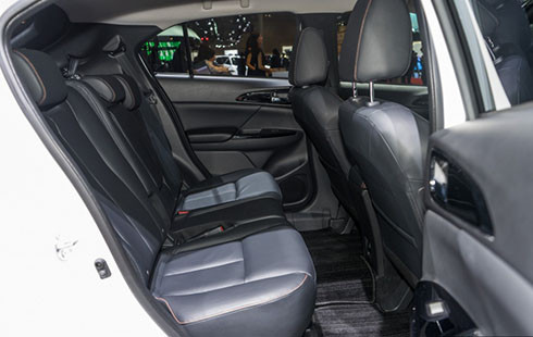 mitsubishi eclipse cross tan binh suv canh tranh toyota c hr