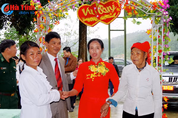 dam cuoi ngoai toc thu 5 o ban rao tre