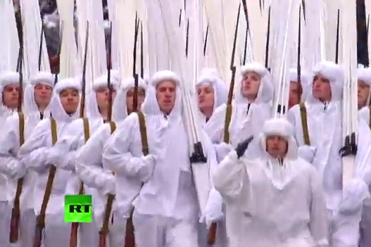 photo nga duyet binh hoanh trang dung dip 100 nam cach mang thang muoi