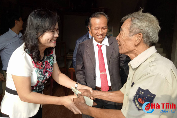 lanh dao tinh vui ngay hoi dai doan ket o co so
