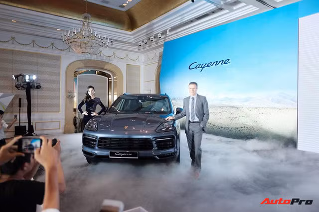 porsche cayenne 2018 ra mat viet nam gia tren 4 5 ty dong