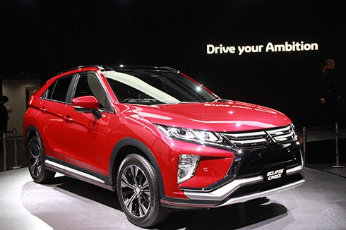 mitsubishi eclipse cross tan binh suv canh tranh toyota c hr