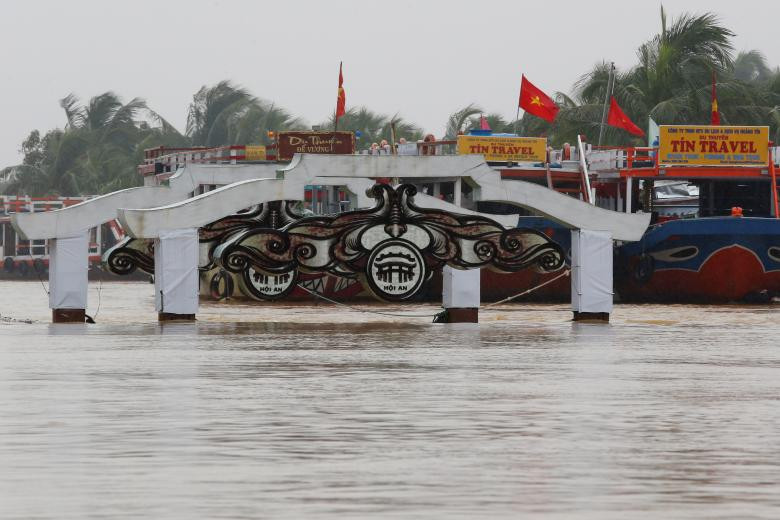 cuoc song vung lu o hue hoi an qua ong kinh phong vien nuoc ngoai