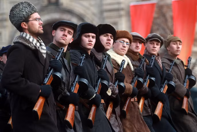 photo nga duyet binh hoanh trang dung dip 100 nam cach mang thang muoi