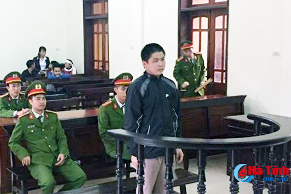 dung o to di trom cho lanh an 6 thang tu