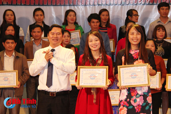 photo dac sac lien hoan tieng hat dan ca hoc duong nghi xuan