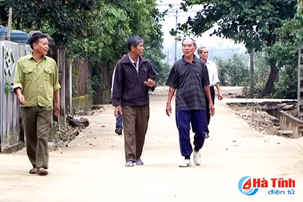 can bo xa kiem bi thu chi bo xom cach lam hieu qua o duc tho