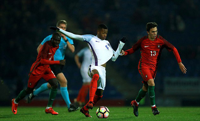 chau trai gerrard ghi ban giup u17 anh ha bo dao nha