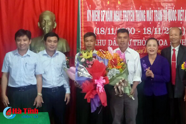 lanh dao tinh vui ngay hoi dai doan ket o co so