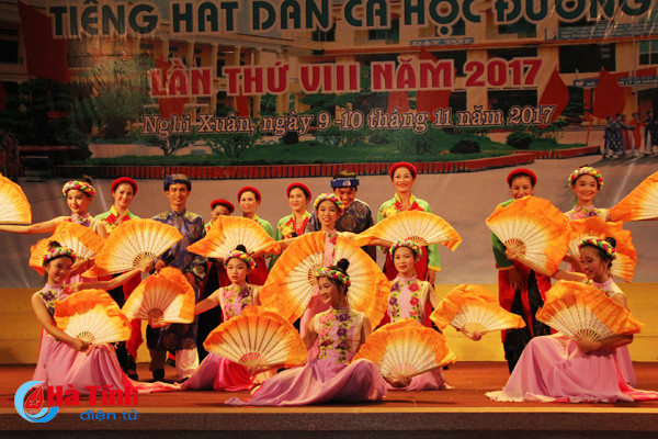 photo dac sac lien hoan tieng hat dan ca hoc duong nghi xuan
