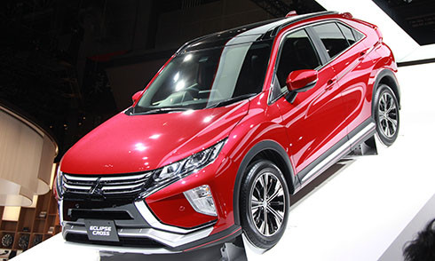 mitsubishi eclipse cross tan binh suv canh tranh toyota c hr
