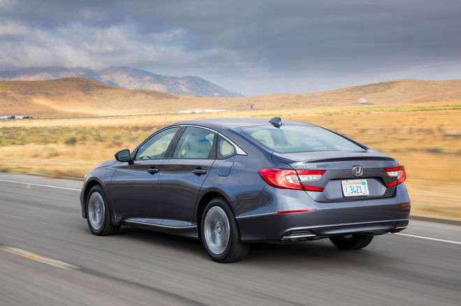 trai nghiem toyota camry 2018 va honda accord 2018
