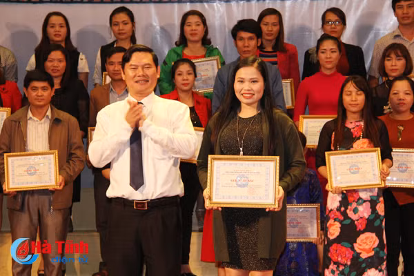 photo dac sac lien hoan tieng hat dan ca hoc duong nghi xuan