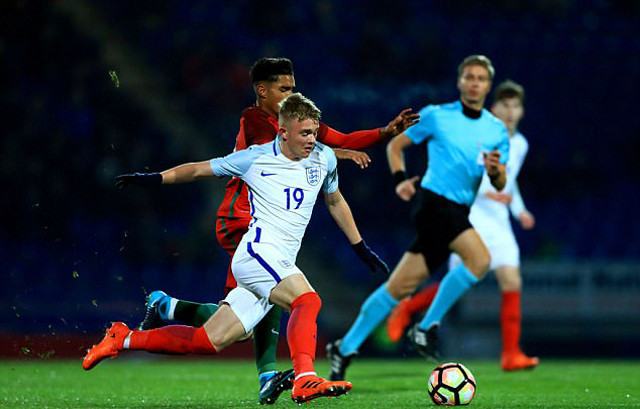 chau trai gerrard ghi ban giup u17 anh ha bo dao nha