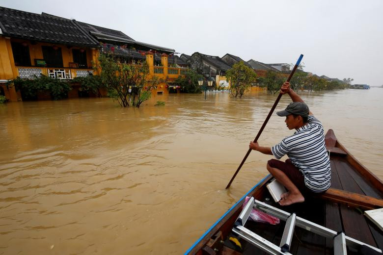 cuoc song vung lu o hue hoi an qua ong kinh phong vien nuoc ngoai