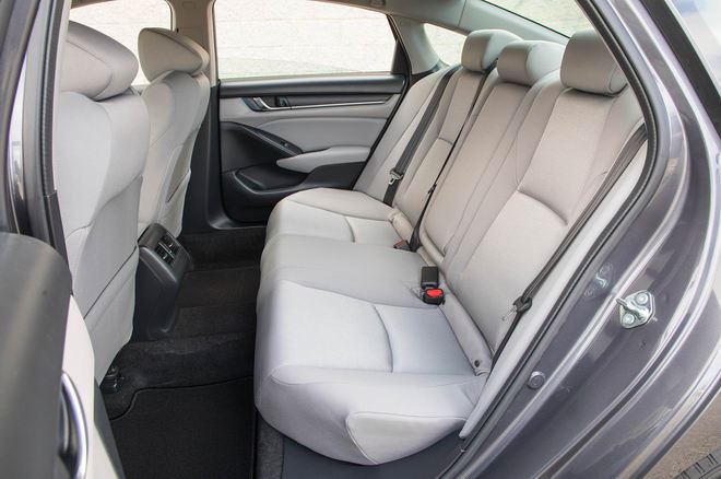 trai nghiem toyota camry 2018 va honda accord 2018