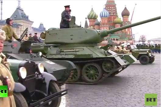 photo nga duyet binh hoanh trang dung dip 100 nam cach mang thang muoi