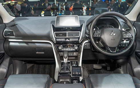 mitsubishi eclipse cross tan binh suv canh tranh toyota c hr