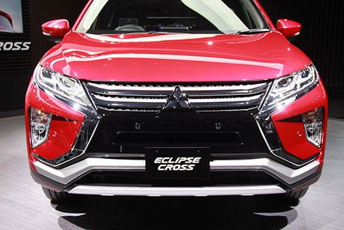 mitsubishi eclipse cross tan binh suv canh tranh toyota c hr