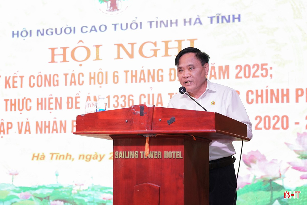 Chủ tịch Hội Người cao tuổi Hà Tĩnh Thái Sinh khai mạc Hội nghị bqbht_br_tdt00836.jpg