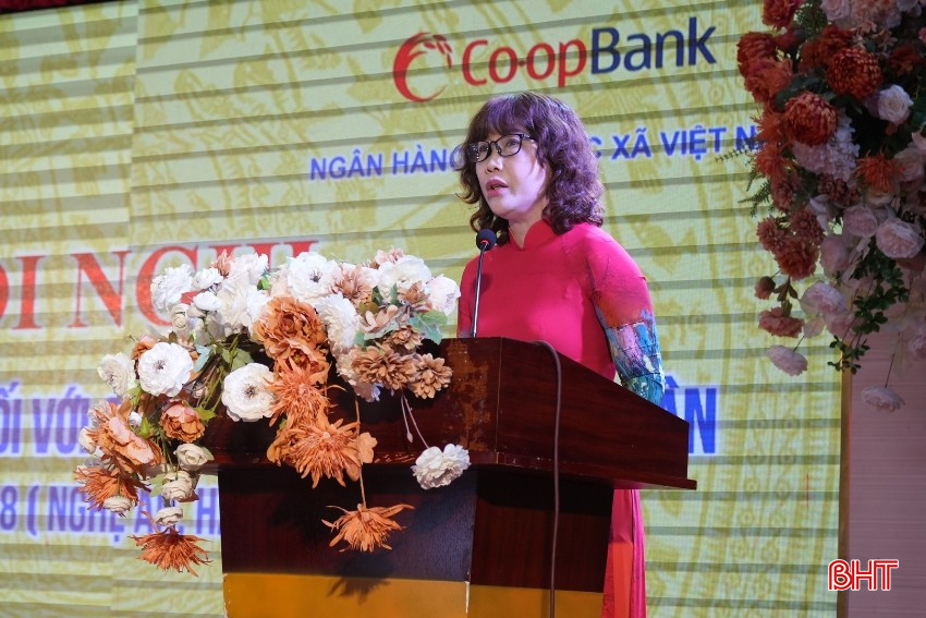 Ms. Nguyen Thi Thu Thu - Acting Director of State Bank Region 8 opened the conference. bqbht_br_anh-2.jpg