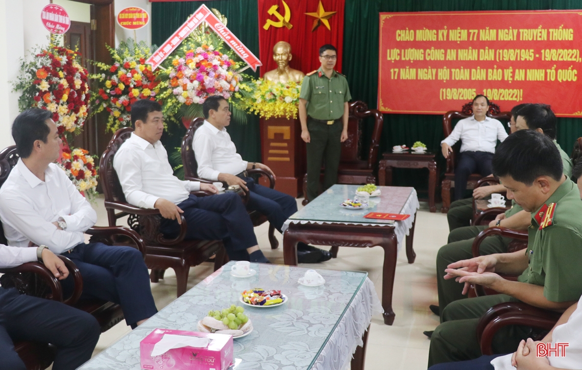 Lãnh đạo tỉnh Hà Tĩnh chúc mừng Ngày truyền thống lực lượng Công an nhân dân