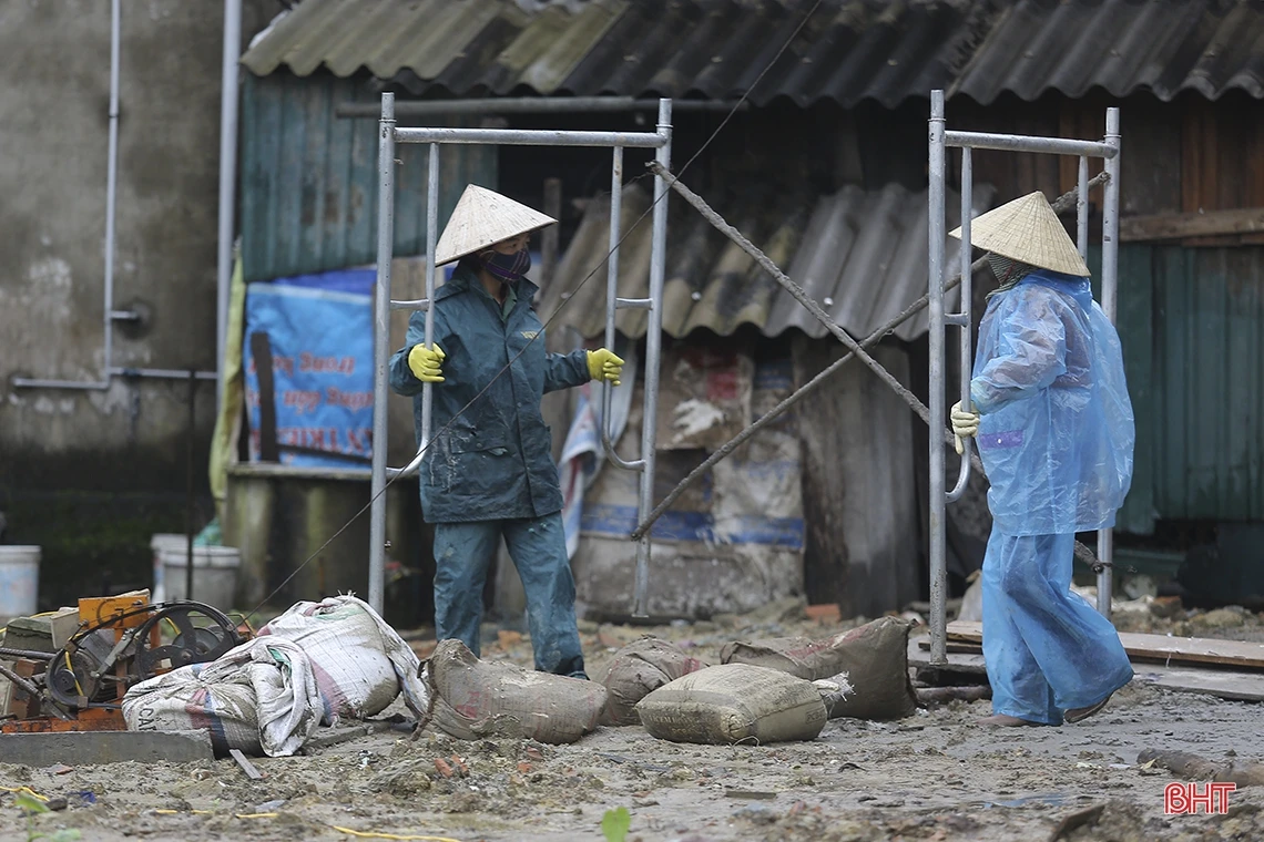 Giá lạnh bao trùm trên phố ở Hà Tĩnh