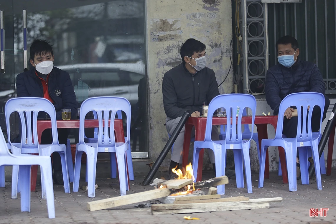 Giá lạnh bao trùm trên phố ở Hà Tĩnh