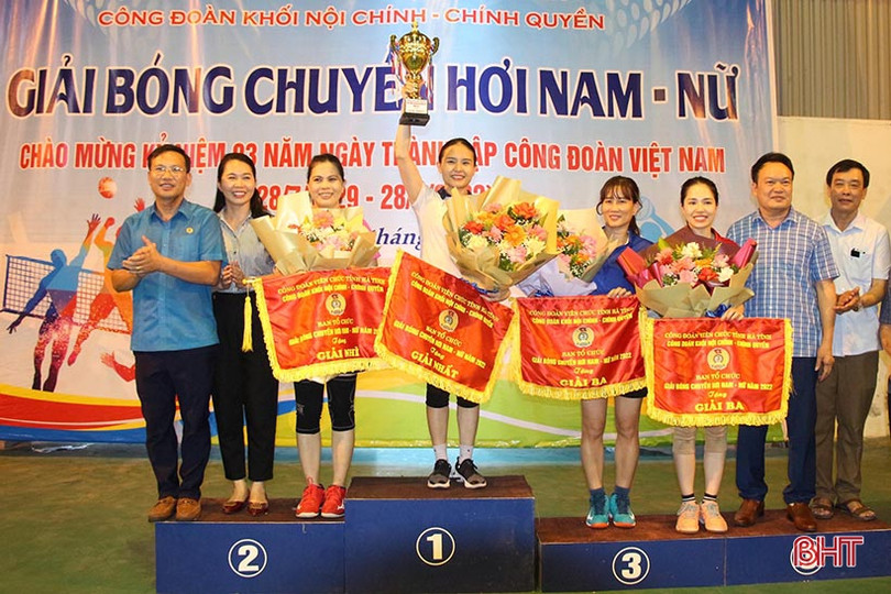 Cục Hải quan Hà Tĩnh nhất giải bóng chuyền hơi Khối Nội chính - Chính quyền