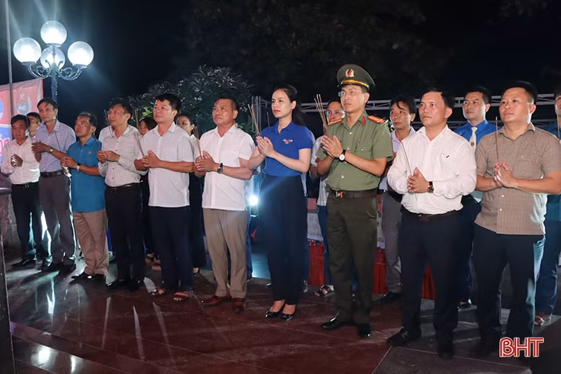 Thắp nến tri ân các anh hùng liệt sỹ