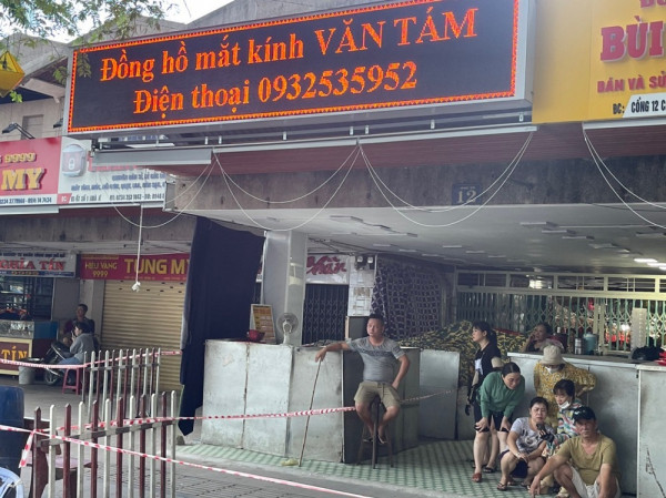 Phó Giám đốc Công an tỉnh trực tiếp thuyết phục tên cướp tiệm vàng buông súng AK đầu hàng