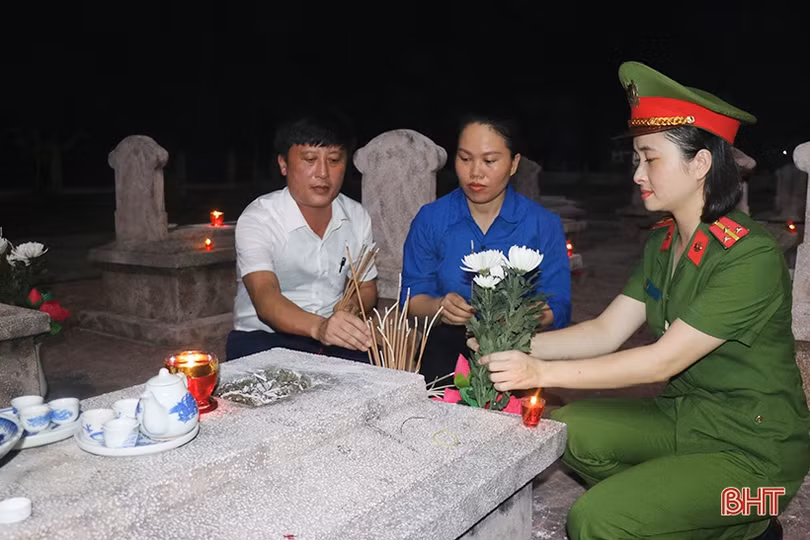 Các địa phương ở Hà Tĩnh thắp nến tri ân tưởng nhớ các anh hùng liệt sỹ