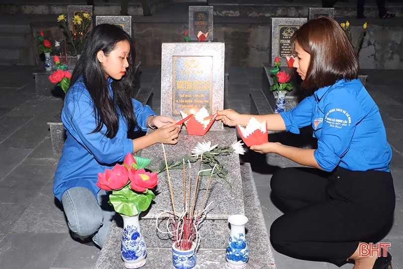 Thắp nến tri ân các anh hùng liệt sỹ