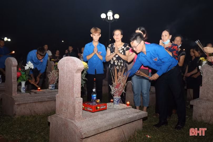 Các địa phương ở Hà Tĩnh thắp nến tri ân tưởng nhớ các anh hùng liệt sỹ