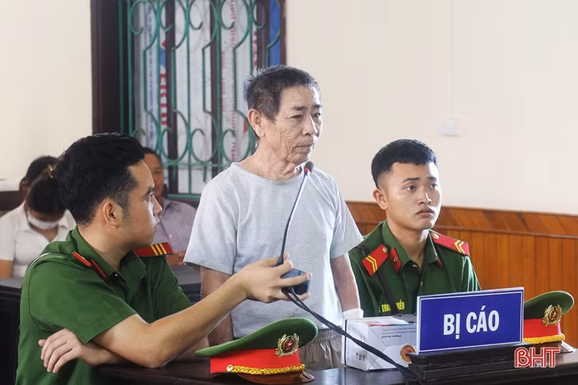 Hà Tĩnh: 8 năm tù giam cho người chồng dùng dao chém vợ 