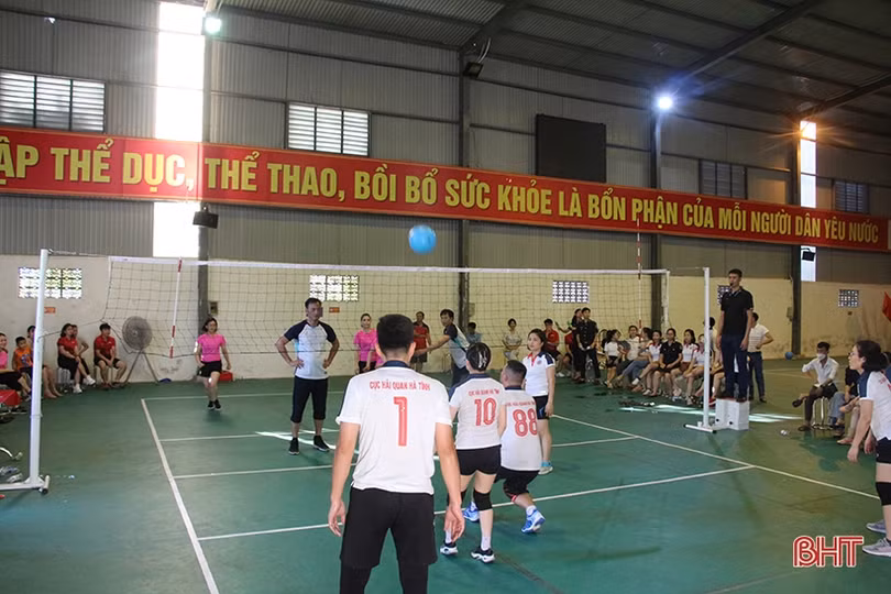 Cục Hải quan Hà Tĩnh nhất giải bóng chuyền hơi Khối Nội chính - Chính quyền