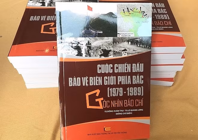 Ký ức về một thời lửa đạn qua những trang sách