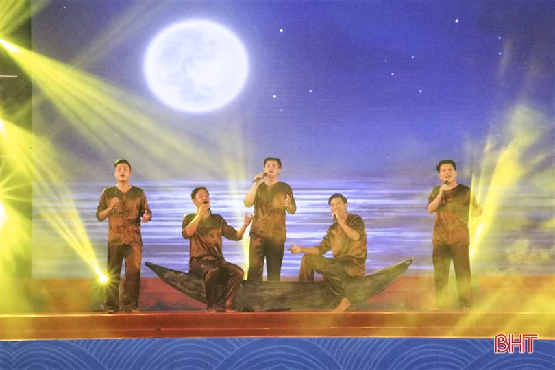 Hà Tĩnh giành 5 huy chương tại Hội diễn nghệ thuật “Câu hò nối những dòng sông”