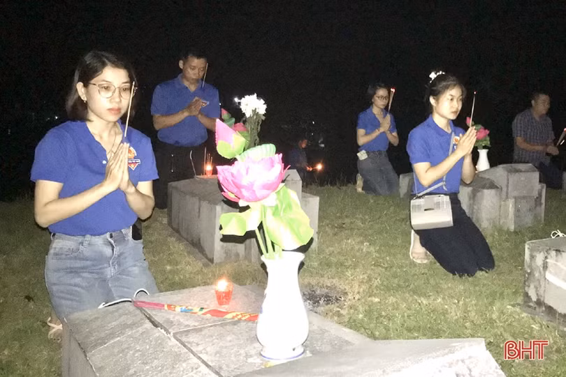Các địa phương ở Hà Tĩnh thắp nến tri ân tưởng nhớ các anh hùng liệt sỹ